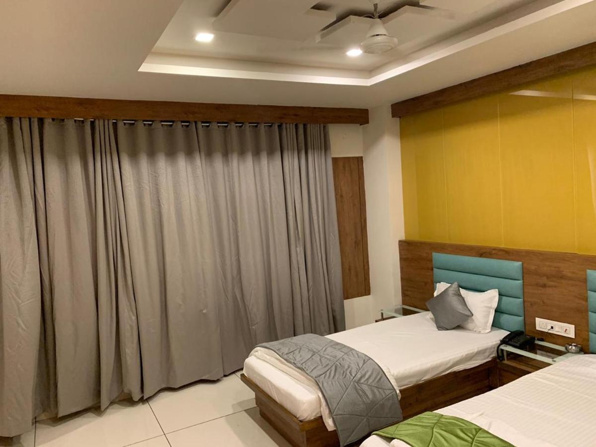 Hotel Satkar Chhatral Extérieur photo