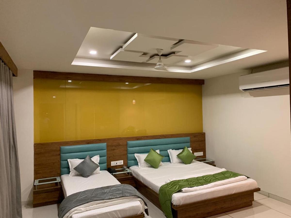 Hotel Satkar Chhatral Extérieur photo
