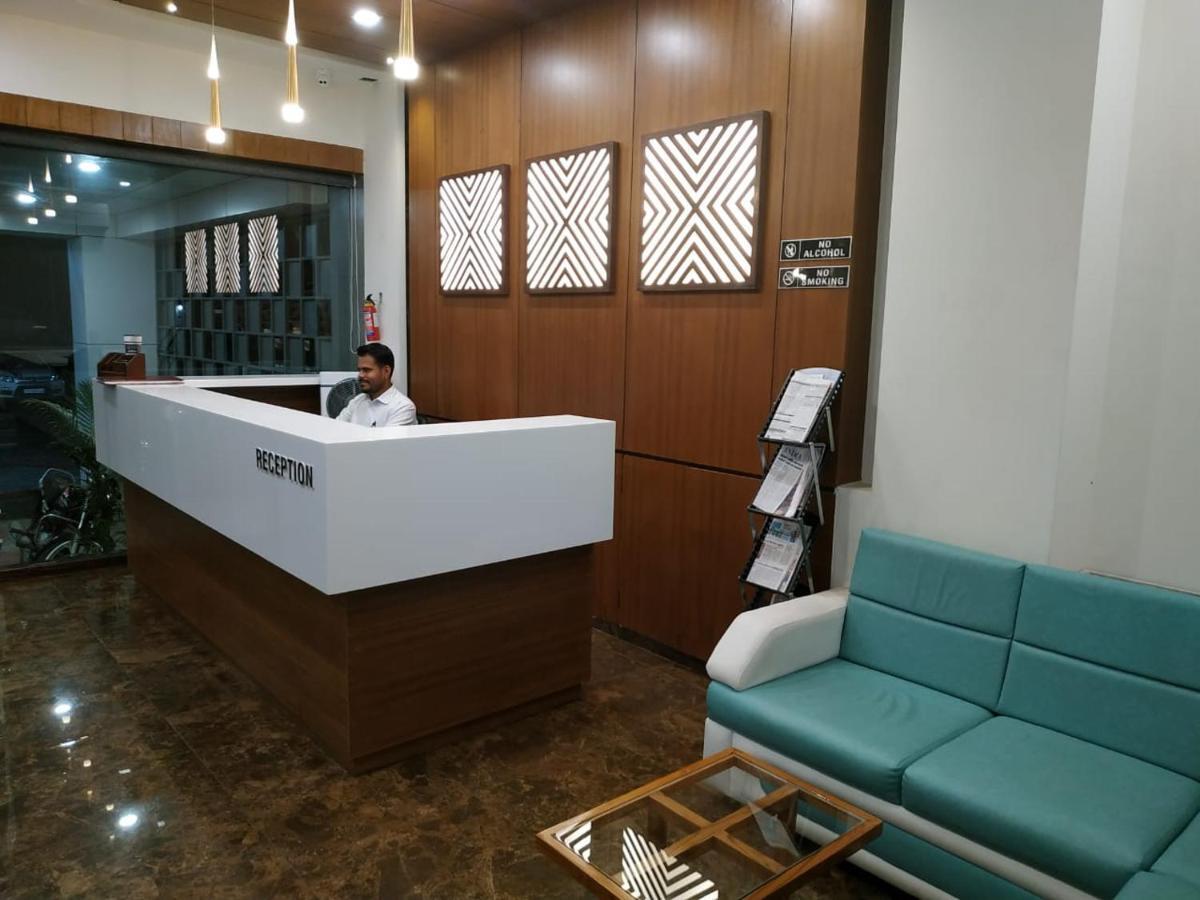Hotel Satkar Chhatral Extérieur photo