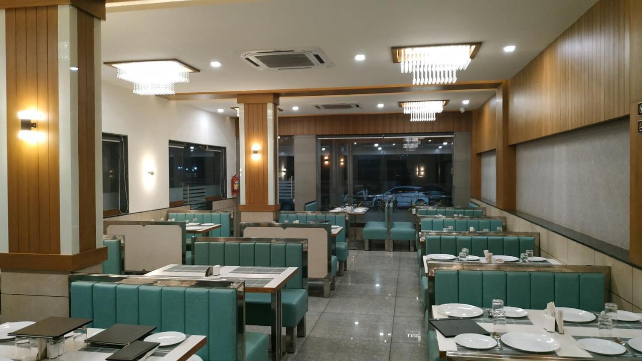 Hotel Satkar Chhatral Extérieur photo